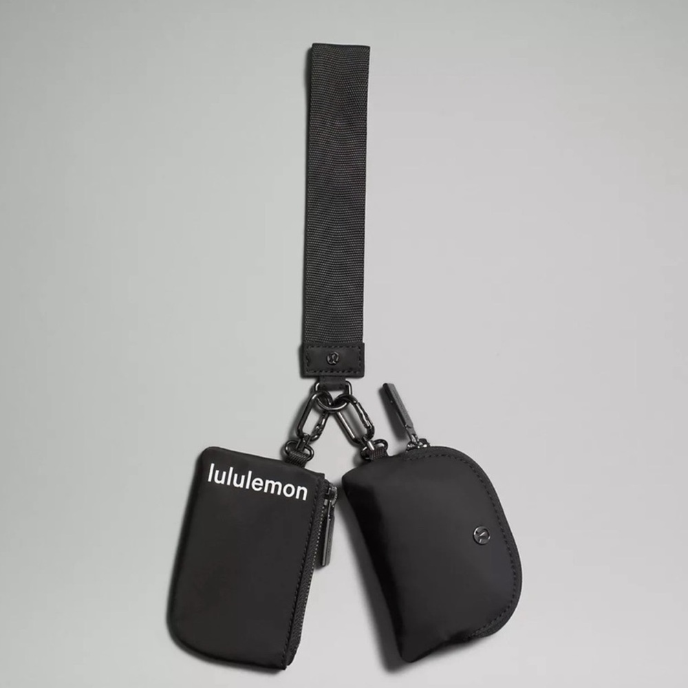 NWT BLACK LULULEMON DUAL POUCH WRISTLET